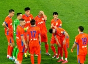 开云体育在线-比赛进行中两队紧咬比分，胜负难以预断