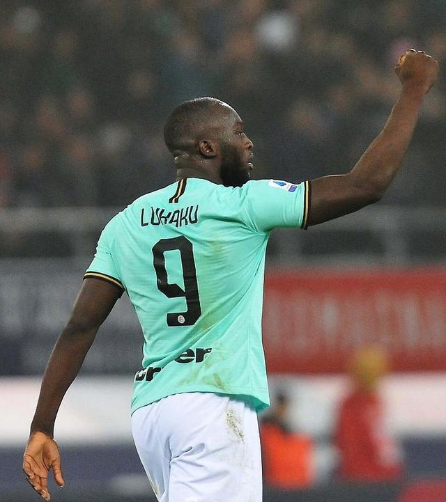 国际米兰绝杀意大利，阿奎罗三分雨点燃全场的简单介绍