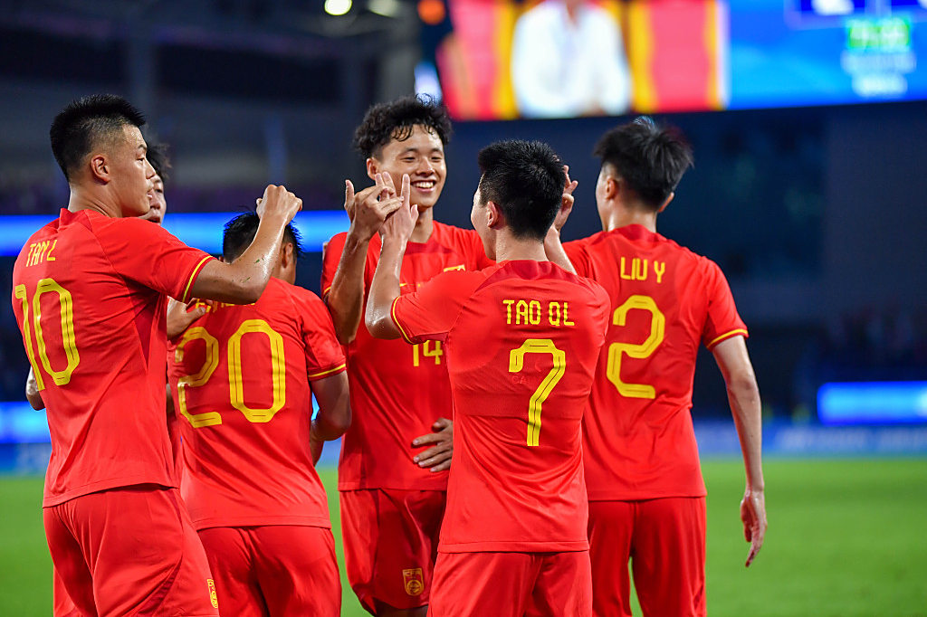 中国球队晋级欢庆，梦想亚洲足球壮举的简单介绍