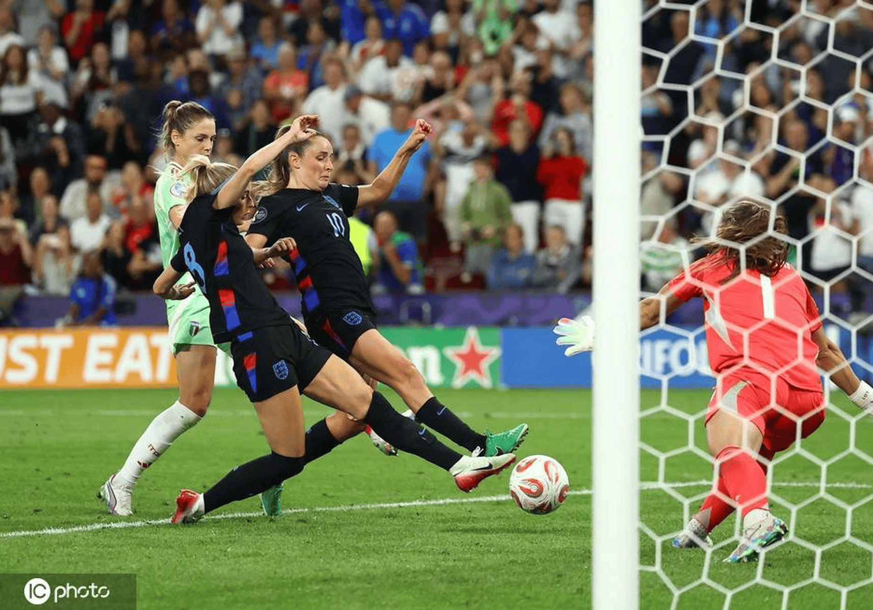 英格兰国家队乘胜追击,成功晋级 英格兰国家队乘胜追击,成功晋级