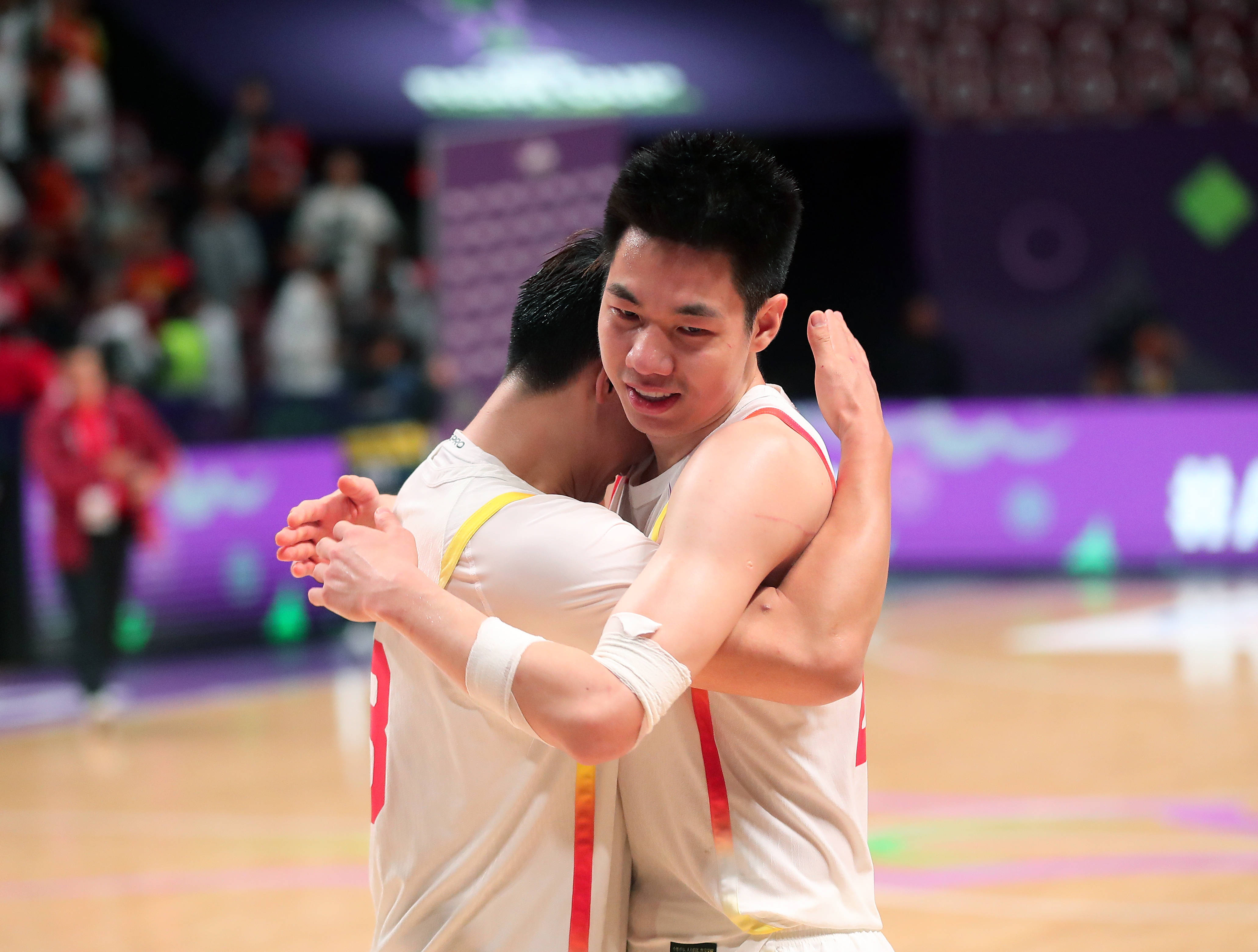 包含亚洲杯篮球比赛争夺：中国男篮力压对手晋级的词条