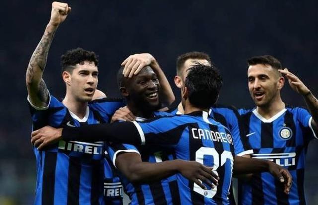 那不勒斯挑战国际米兰历史交锋引发观赛热情高涨的简单介绍 那不勒斯挑战国际米兰历史交锋引发观赛热情高涨的简单介绍