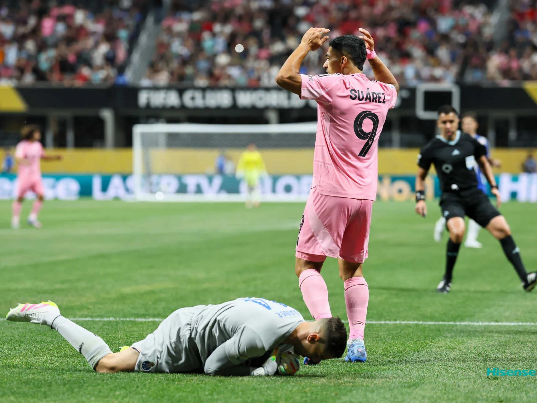 波尔图前锋因伤退出欧冠比赛，球队调整战术的简单介绍