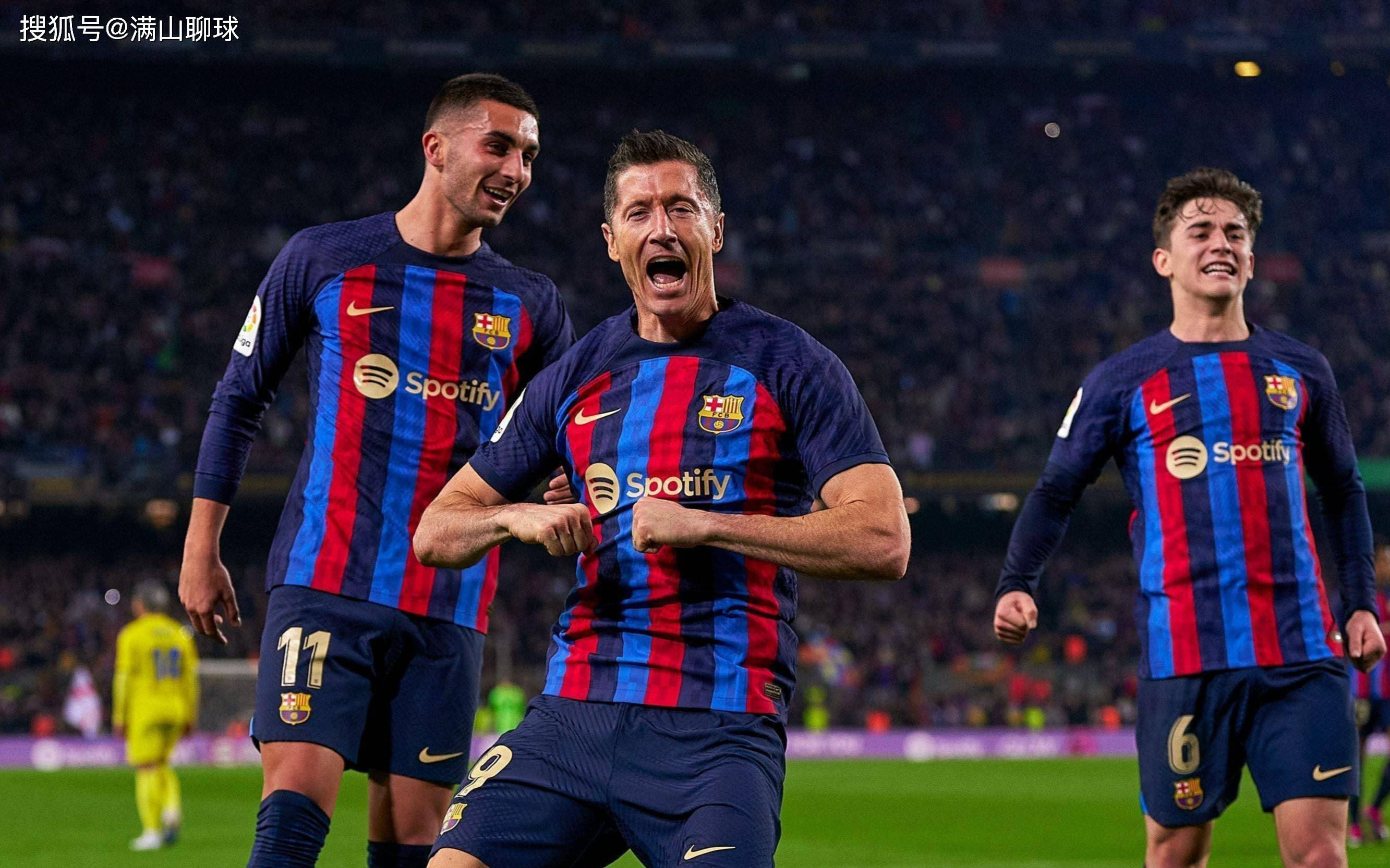 波尔图前锋因伤退出欧冠比赛，球队调整战术的简单介绍