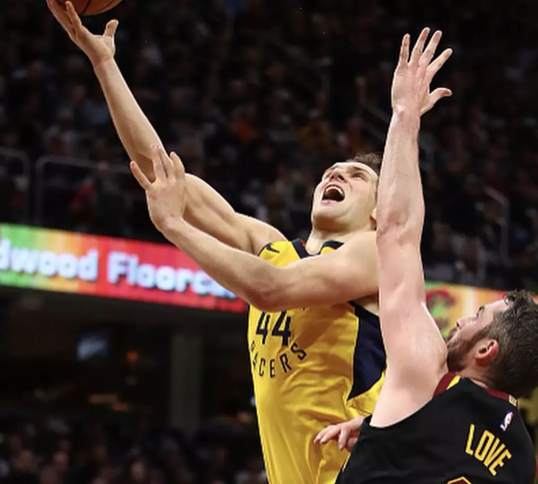 格拉茨球员破门得分，帮助球队逆转领先