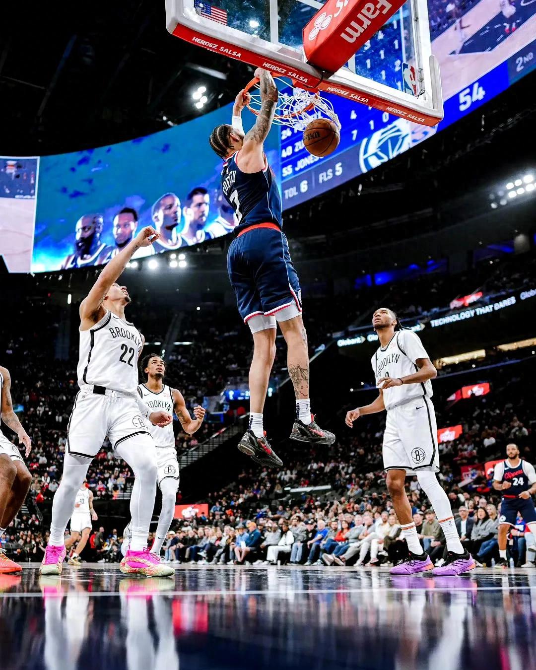 老鹰全队发挥出色，击败篮网