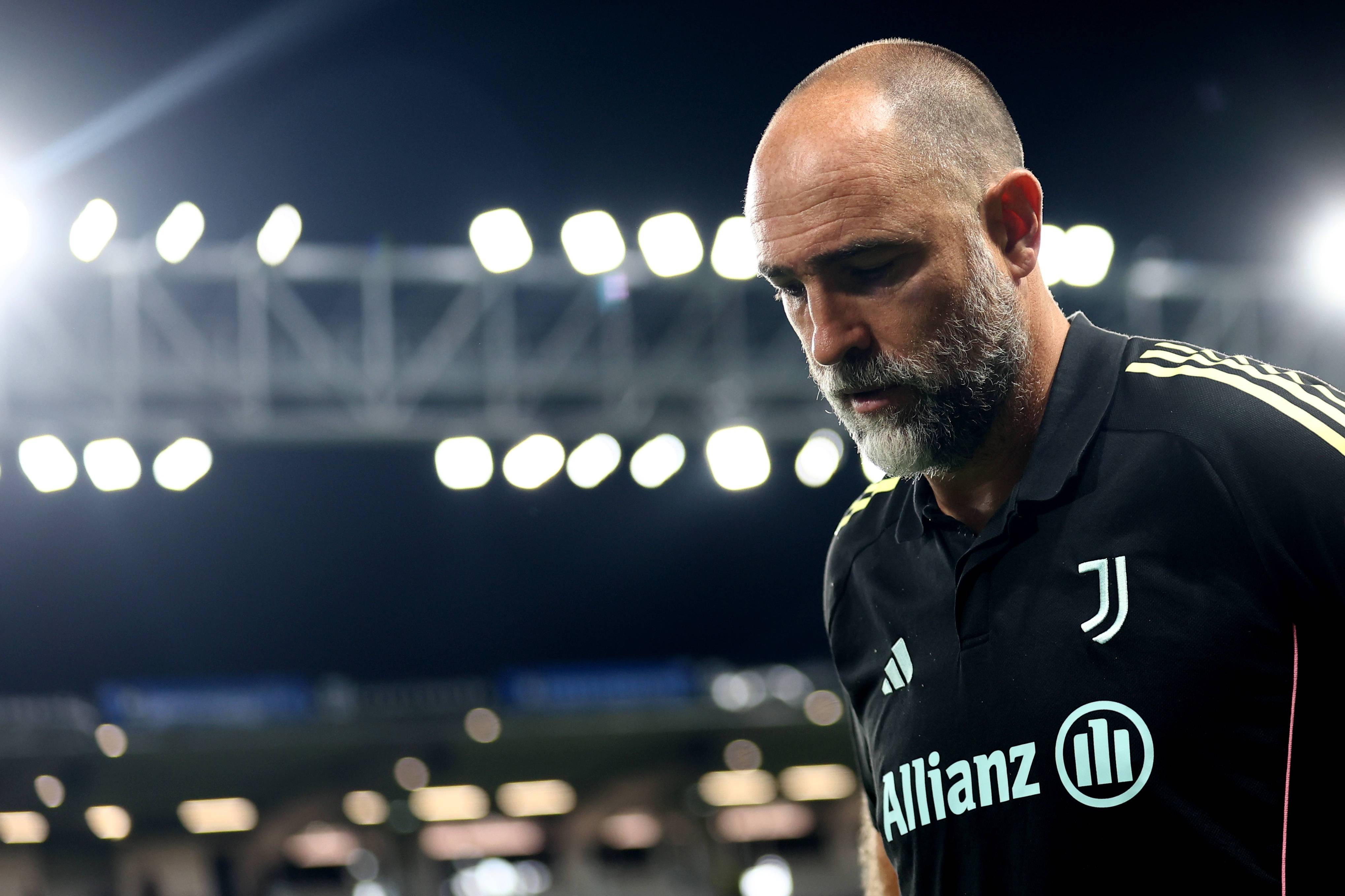 关于那不勒斯主帅遭遇犯规争议，裁判理解难的信息