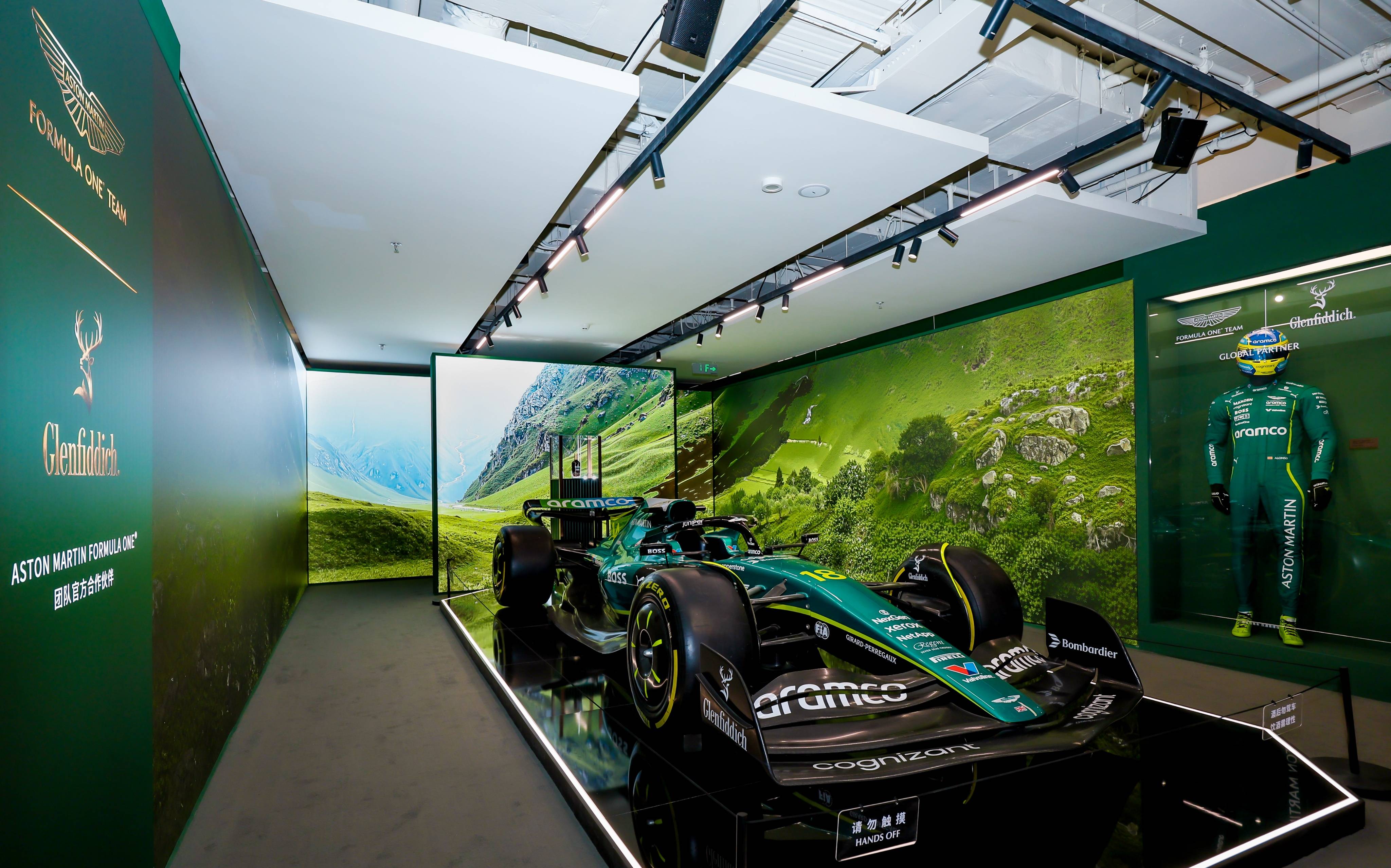 关于阿斯顿马丁险胜迈凯伦，拉塞尔惊艳四座的信息