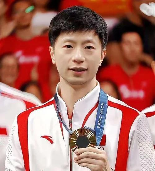 中国乒乓球队险胜波兰乒乓球队，马龙制霸全场