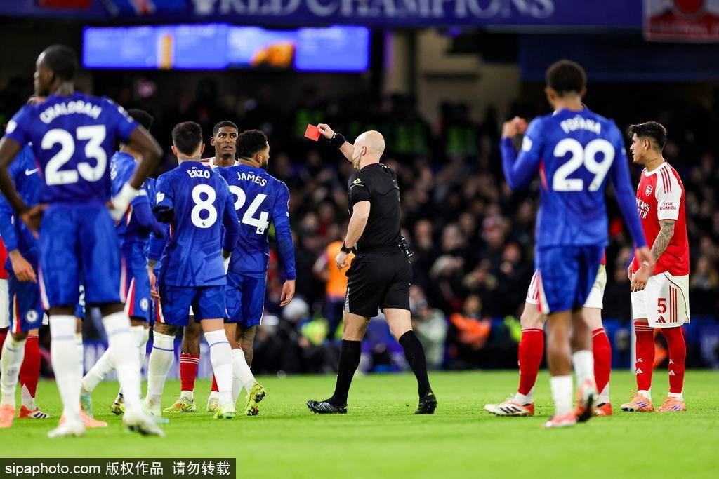 切尔西完胜巴萨，穆勒带队取胜