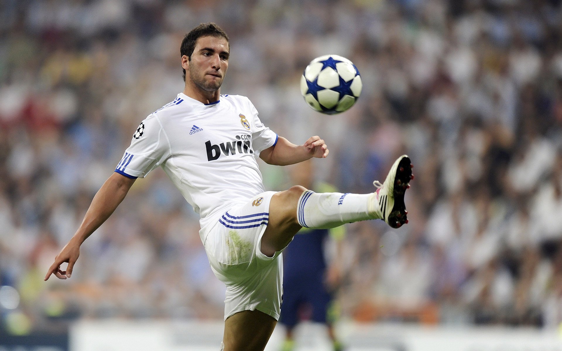 意甲焦点战之夜,莱万稳定输出不掉线,诠释何为顶级射手