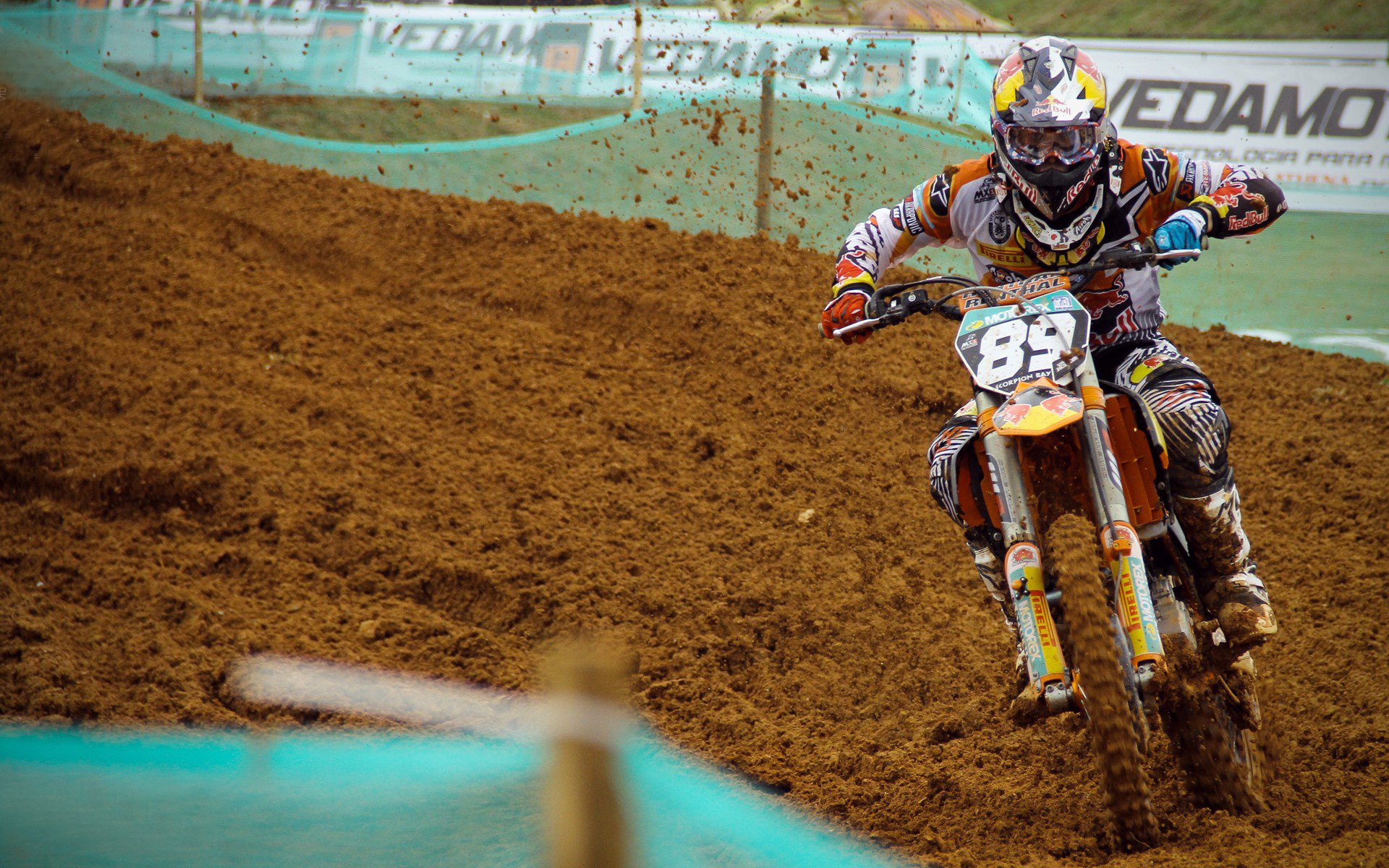 意甲焦点战之夜，皮克打出生涯之夜，一记倒钩点燃圣西罗