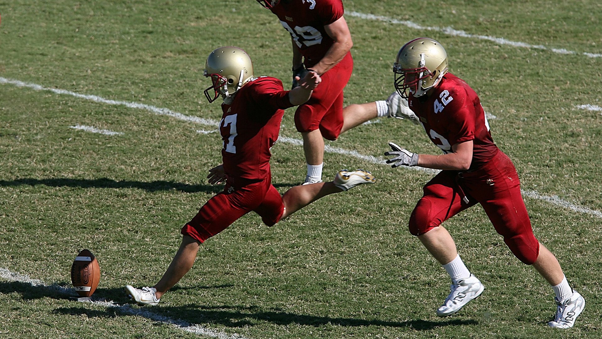 塞内加尔轻取巴西背后的足球新秩序，库尔图瓦纪录之夜映衬时代更迭
