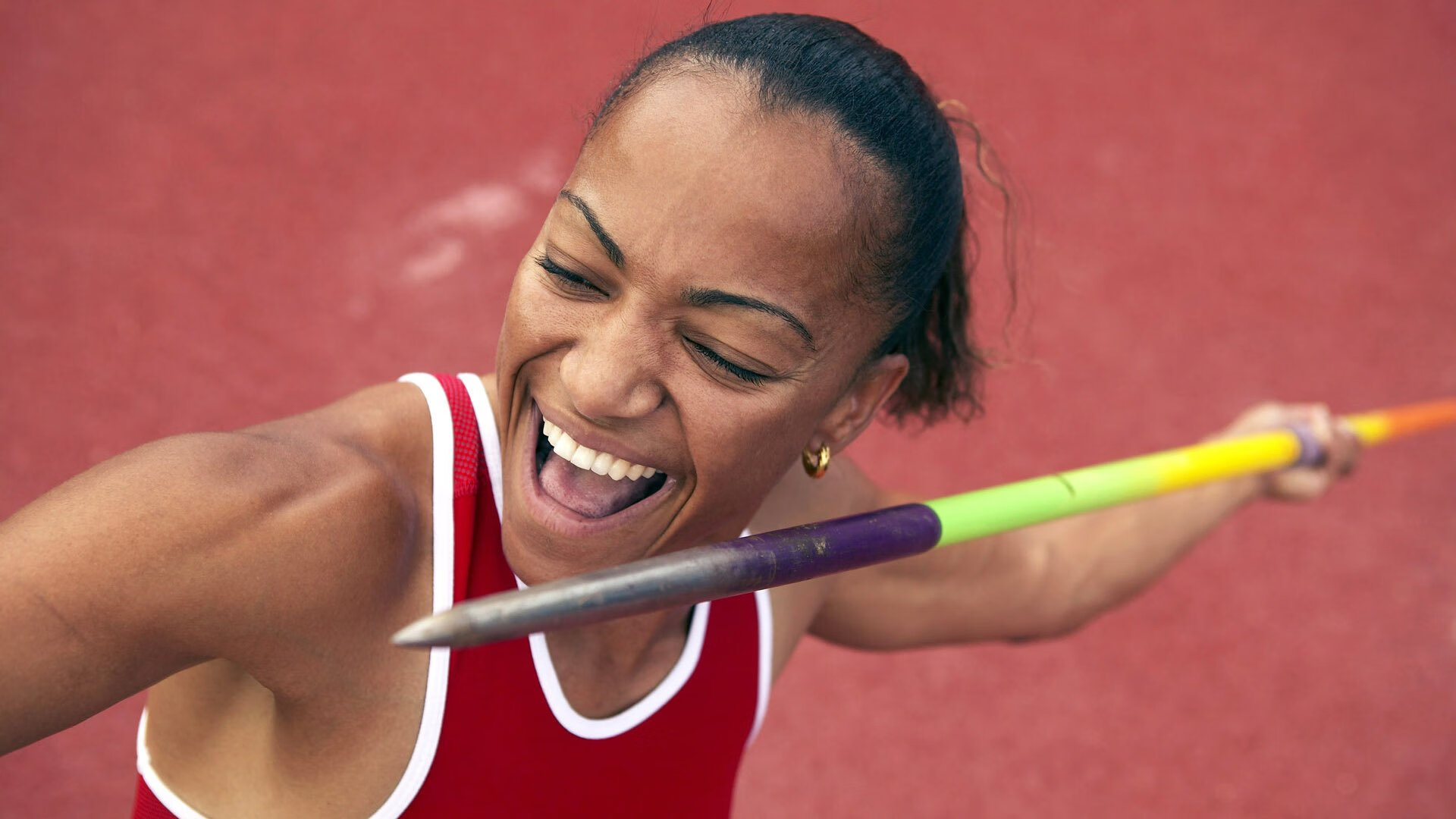 赛道与球场的双重奏，F1揭幕战悬念与湖人逆转国王的启示